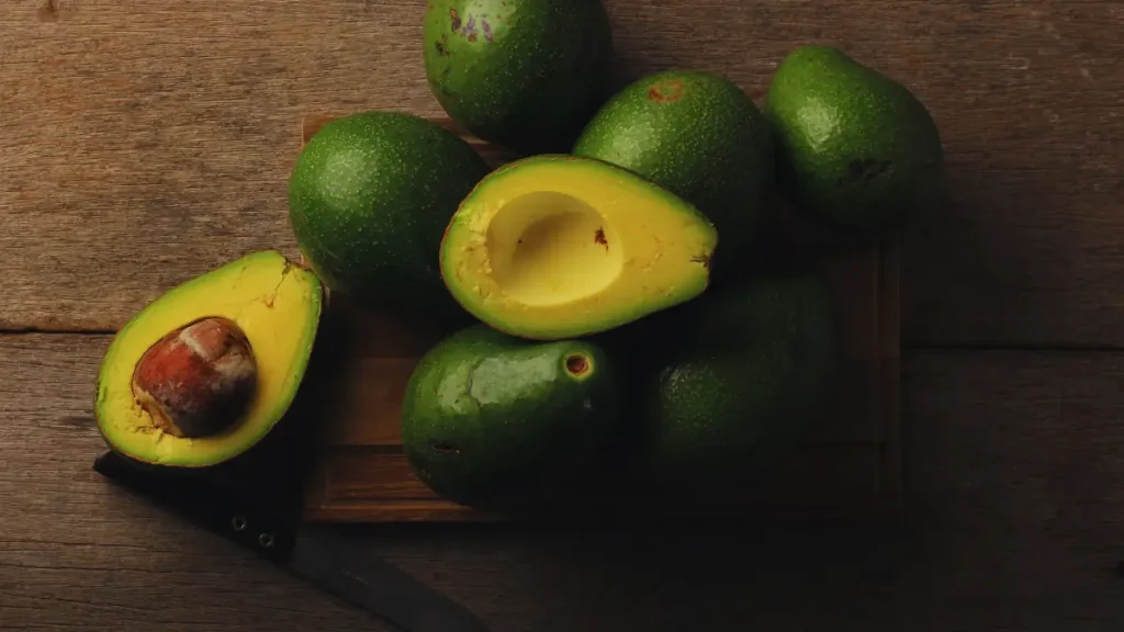 Awokado a cholesterol – zdrowe tłuszcze w codziennej diecie